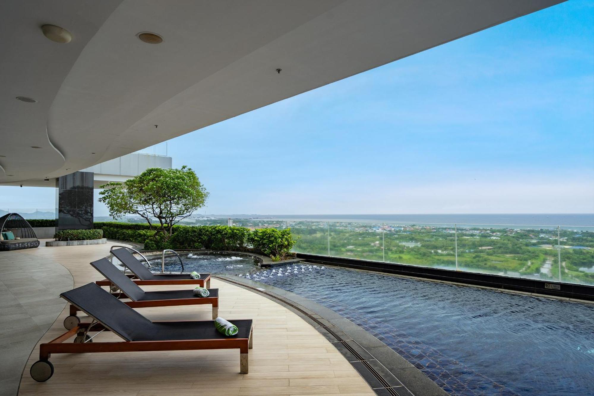 Holiday Inn & Suites Rayong City Centre By Ihg Екстериор снимка